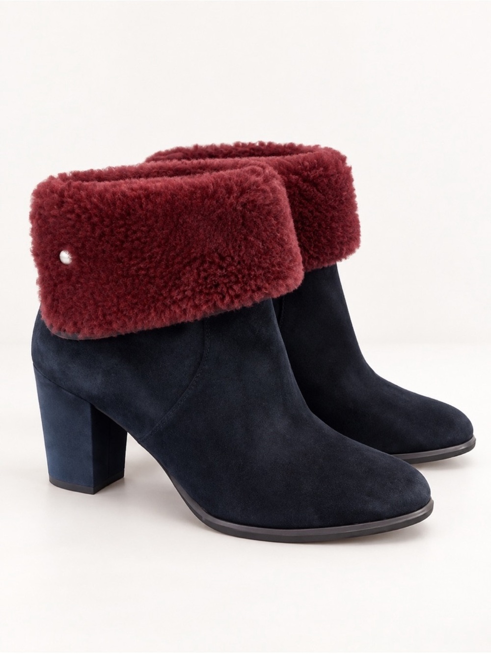 Ugg Layna Black and Burgundy Cuffed Heeled Boots Size 7.5 NEW